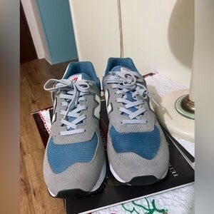 New Balance Men's Gray and Blue Sneakers